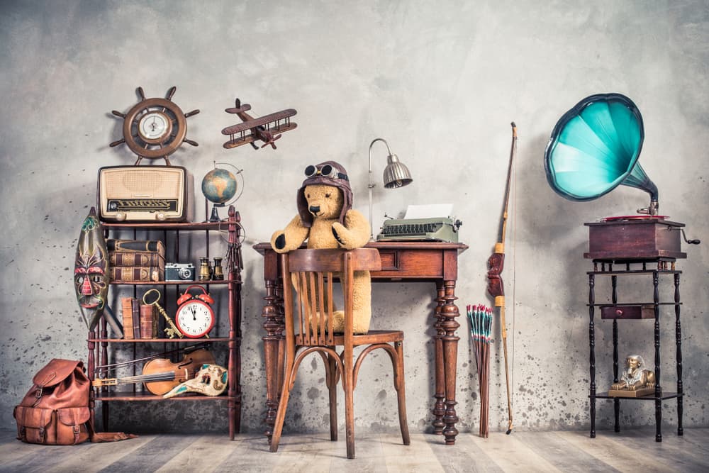 <b><u>En la familia y su influencia en los signos zodiacales</u></b>
<br>La luna negra nos mueve a la nostalgia, en muchos casos nos entristece recordando la niñez perdida –sobre todo en los híper sensibles signos de agua, Cáncer, Escorpión y Piscis.