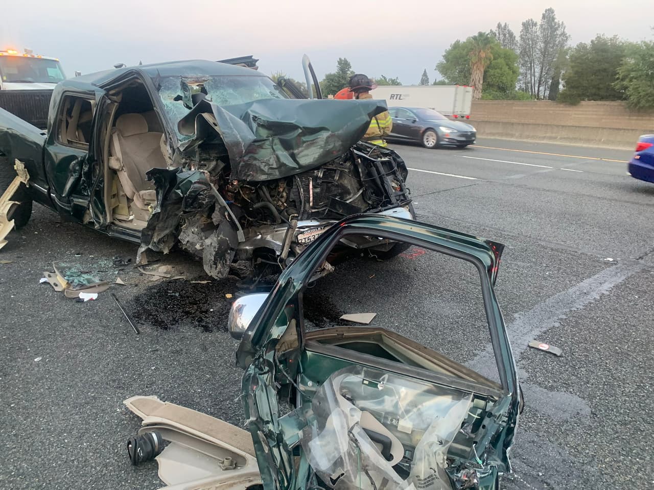 Mueren dos hombres en un choque y fuga en la autopista I-80; las autoridades buscan al responsable