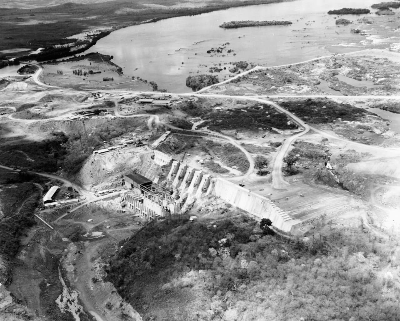 Imagen de archivo de la construcción de la represa Macagua en el río Caroní de Venezuela.