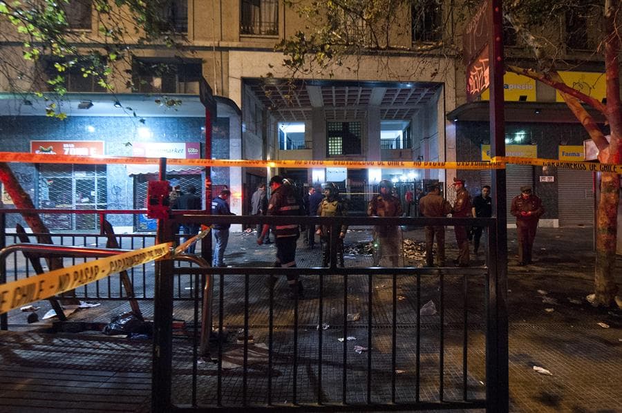 <b>16 de abril de 2015:</b> Cuatro personas murieron tras una estampida y caída de vallas metálicas durante el concierto de la banda inglesa 'Doom' en el centro de eventos Santa Filomena, en Santiago de Chile, la capital chilena.