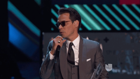 Al tomar la palabra, Anthony dijo "La conozco muy bien, es como mi hermana". Después de eso, JLo no tuvo más que seguir sonriendo. Pero lo que no queda duda es que entre ellos hay mucho amor.