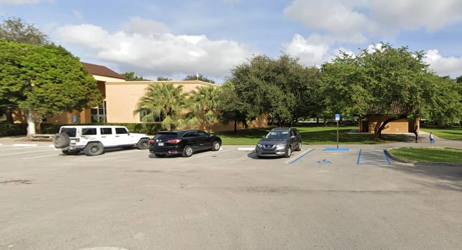 En Miami Lakes se realizará una ceremonia en el Picnic Park West a las 8:30 am del sábado, donde se plantará una bandera por cada una de las 2,977 víctimas que fallecieron en los atentados.
<br>