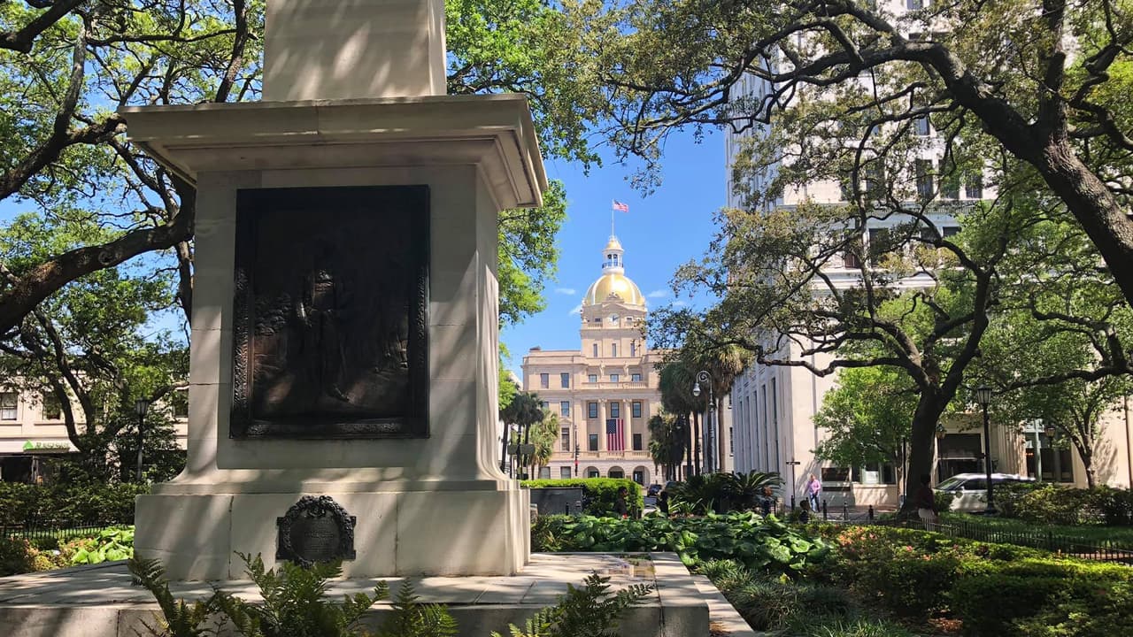 <b>Savannah: </b>El alcalde de Savannah, Van Johnson, emitió una
<a href="https://www.univision.com/local/atlanta-wuvg/ordenan-el-uso-obligatorio-de-mascarillas-en-una-ciudad-de-georgia-impondran-500-de-multa-a-quien-no-cumpla">orden de emergencia haciendo obligatorio el uso de máscaras en público.</a>
<br>
<br>Quienes se nieguen a cumplir podrían enfrentar multas de $ 500.