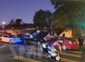 Las imágenes del suceso muestran
<b><a href="https://www.univision.com/local/los-angeles-kmex/accidente-multiple-arnold-schwarzenegger-pacific-palisades" target="_blank"> qué tan impactante y aparatoso fue el accidente</a></b>. 
<br>
