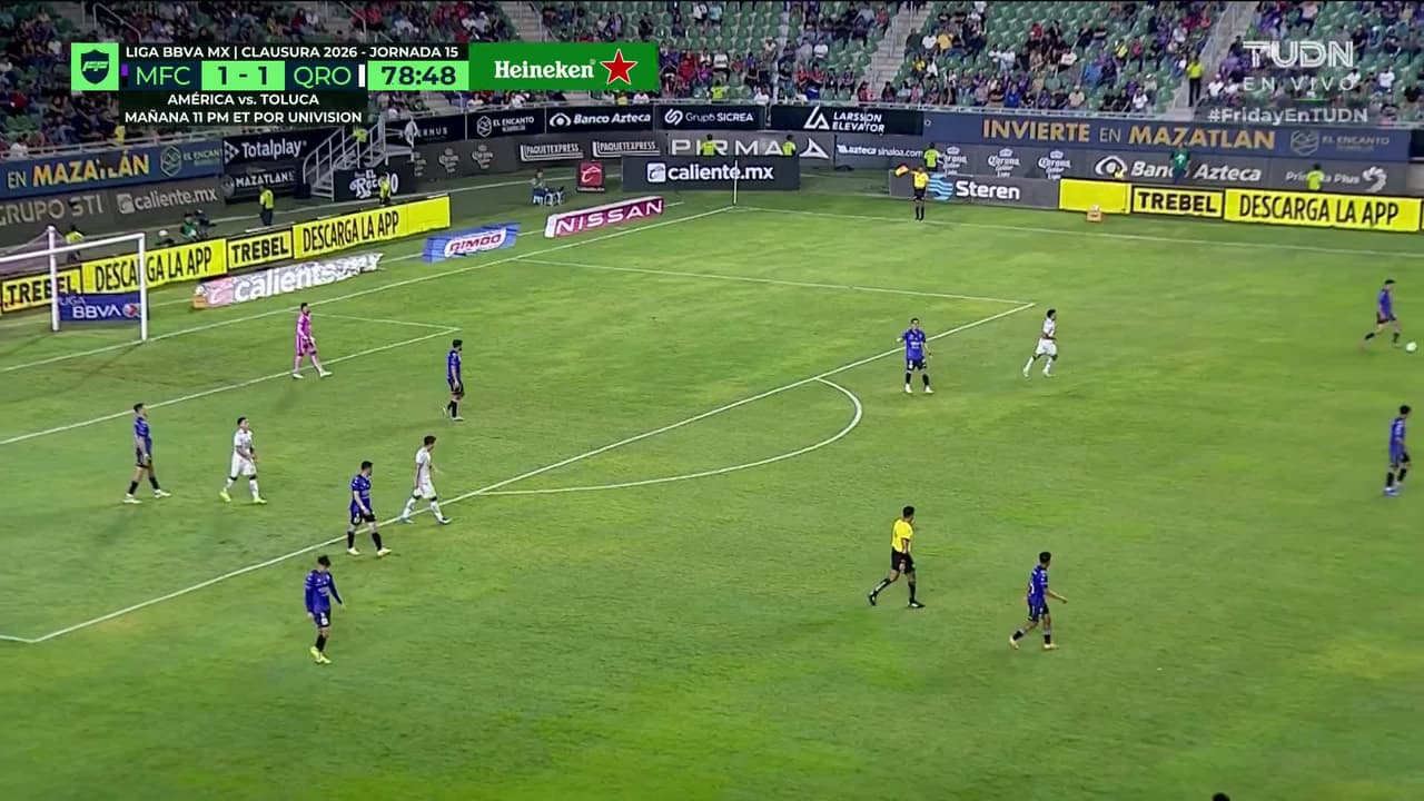 ¡Expulsión! El árbitro saca la roja directa a Facundo Almada.