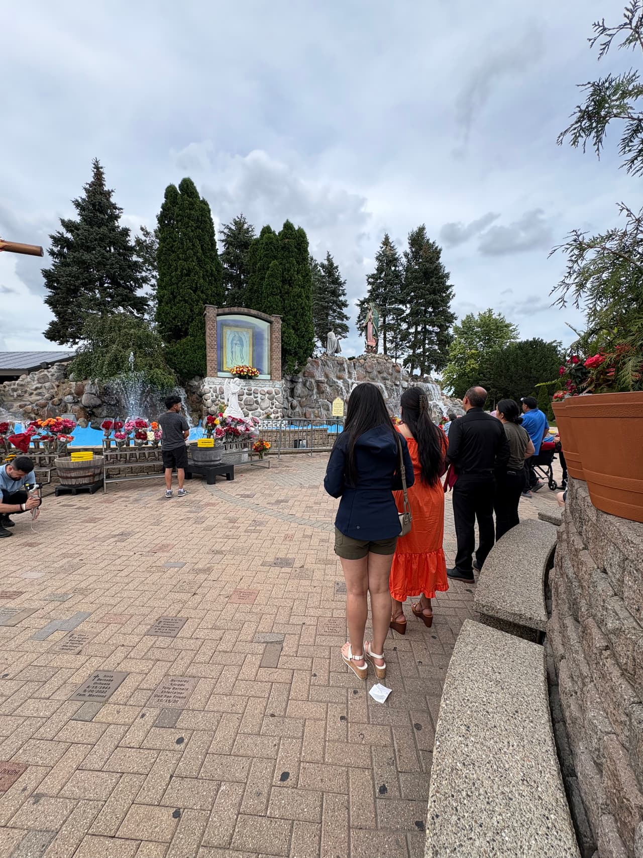 Entre los fieles presentes, 
<b>Reyna Fuentes</b> compartió su sentir.
<br>
<br>“Para mí la Virgen de Guadalupe siempre ha sido como una madre, y cada vez que puedo yo vengo por aquí”.
<br>