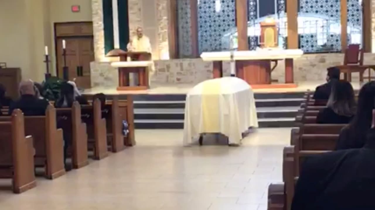 El jueves 4 de febrero se llevaron a cabo los servicios fúnebres para Danny López. “El funeral de mi esposo fue hoy y me duele mucho porque no puedo dejar de pensar en él y si el sintió que yo lo abandoné”, enfatizó la mujer.