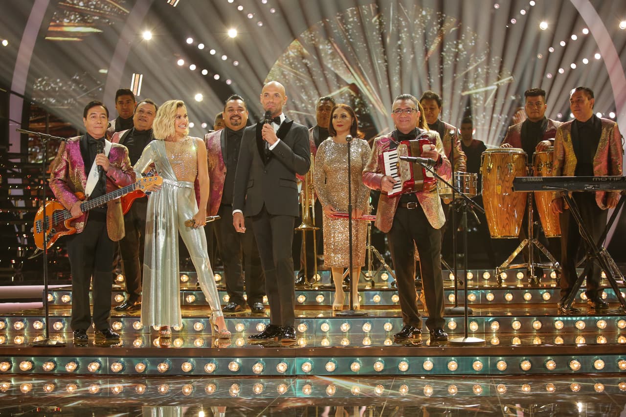 Los Ángeles Azules y Fanny Lu fueron uno de los tres números musicales que engalanaron el final de la octava temporada de Mira Quién Baila All Stars.