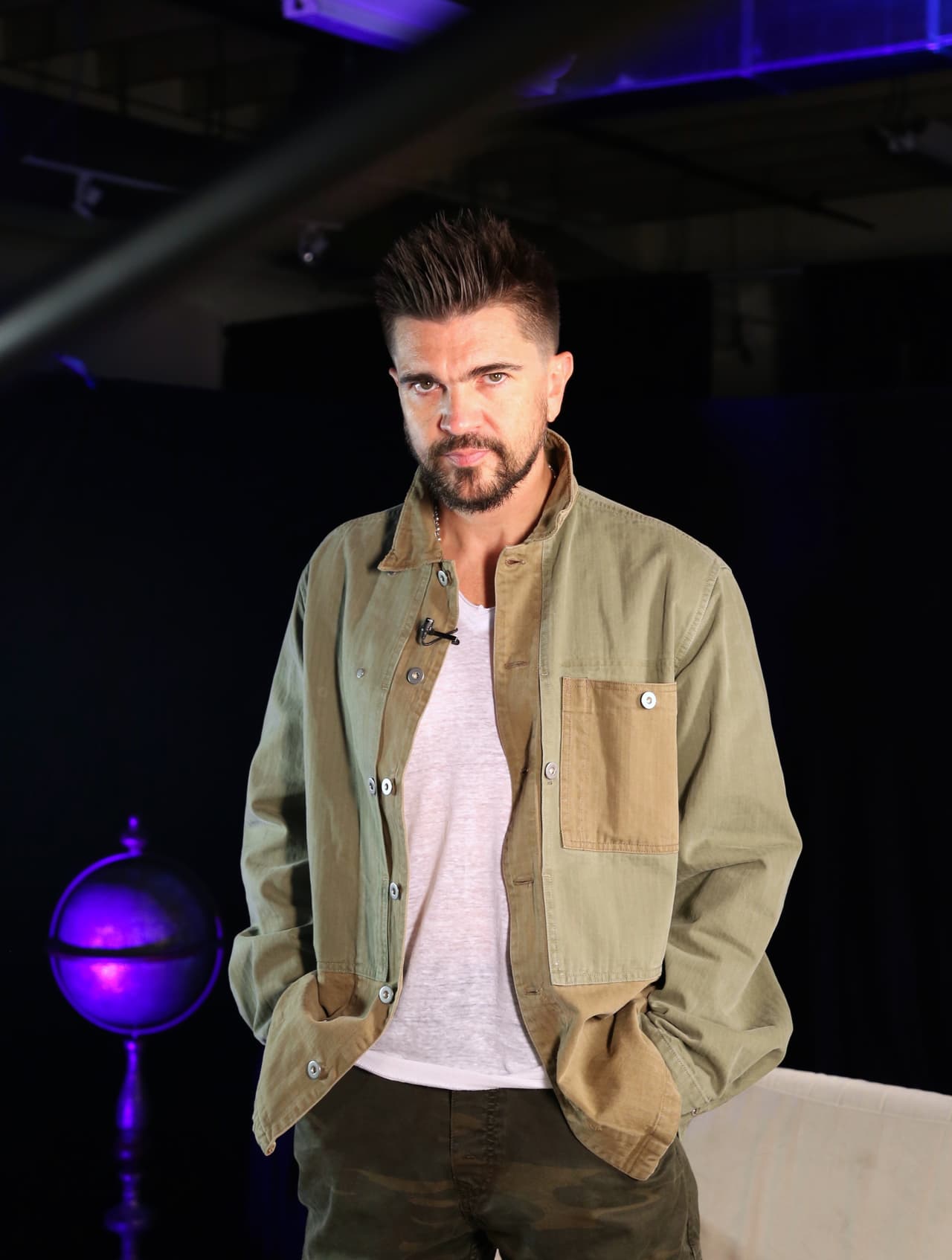 Juanes es otro que realmente sufre todos los días, pues tiene una peculiar alergia al clima. “No sé si es el calor, el aire, la contaminación, lo cierto es que mis ojos se ponen rojos y se me congestiona la nariz”, aseguró al ser cuestionado al respecto.