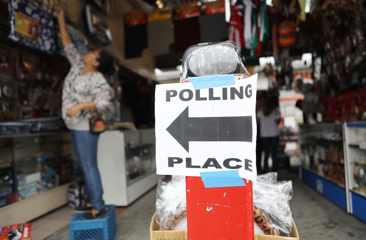 Según datos del Fondo Educativo de la Asociación Nacional de Funcionarios Latinos Electos y Nombrados (NALEO), el 26% de los votantes registrados en California son hispanos y podrían poner la balanza de un lado o de otro.