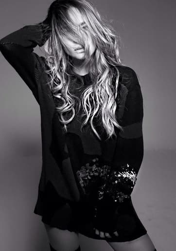 Sobre esto, Belinda no ha dicho nada al respecto, pero lo cierto es que estas lindas chicas tienen carreras tan similares que hasta parece que están enfrentadas.