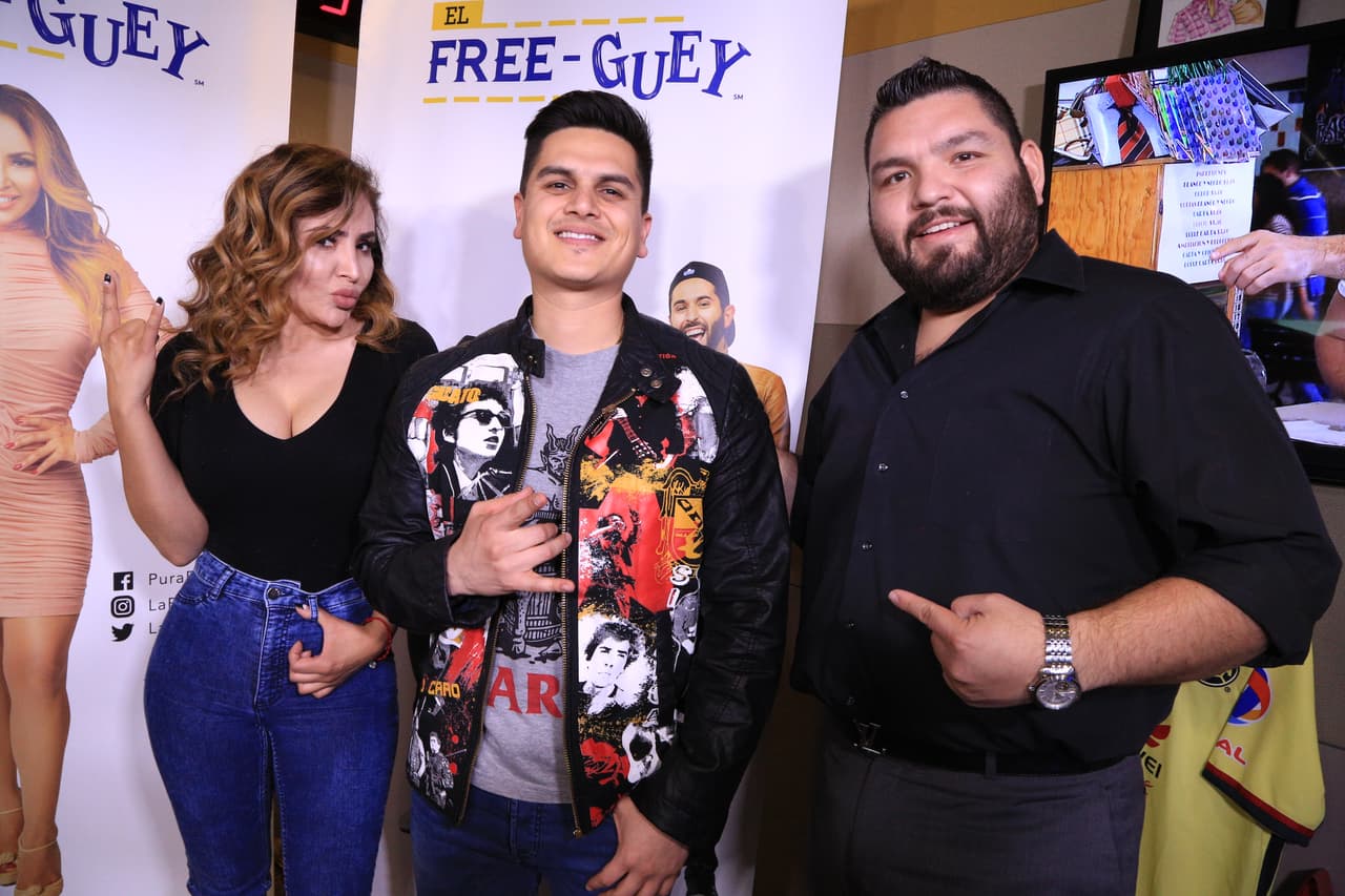 La cabina de El Free-guey show también recibió a Regulo Caro.