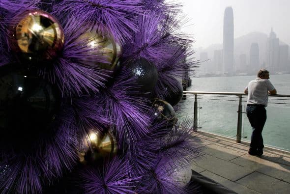 Un árbol de navidad morado roba más miradas, no luce extravagante sino lleno de vida. Así no te encuentras con el típico verde que vemos por todos lados.