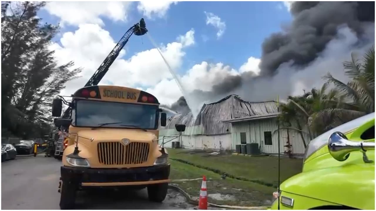 Cerca del área hay una escuela, pero los estudiantes se encuentran a buen resguardo, según las autoridades.