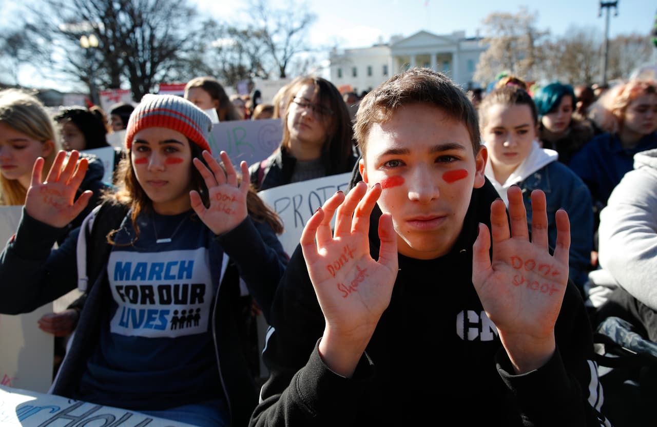 <b>Washington DC.</b> Miles de estudiantes locales se trasladaron desde sus escuelas hasta la Casa Blanca para protestar.
