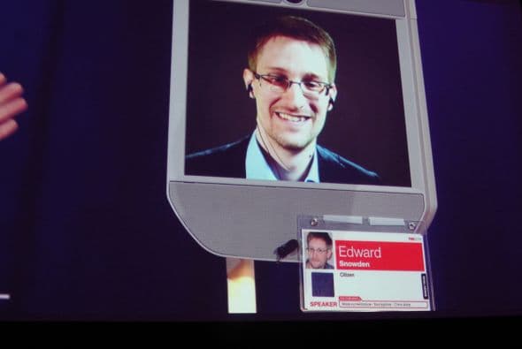 1 de agosto: Rusia decide conceder finalmente asilo a Edward Snowden. Se trata de un permiso temporal por un año, gracias al cual el ex analista ha podido abandonar el aeropuerto.