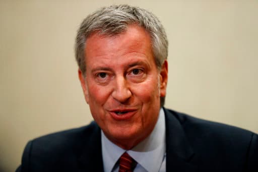 A su vez, el alcalde Bill de Blasio, quien ha dirigido la ciudad desde 2014, no tardó en reaccionar en Twitter después de que se dieran a conocer el resultado de las elecciones. Esto fue lo que dijo:
<br>
<br>"Un graduado de nuestras escuelas públicas. Un veterano condecorado de la policía de Nueva York. Una valiente voz de la justicia en nuestras calles. Un audaz servidor público con espíritu y estilo de Brooklyn. @EricAdamsForNYC encarna la grandeza de nuestra ciudad. Será un alcalde excepcional. ¡Enhorabuena, amigo mío!".