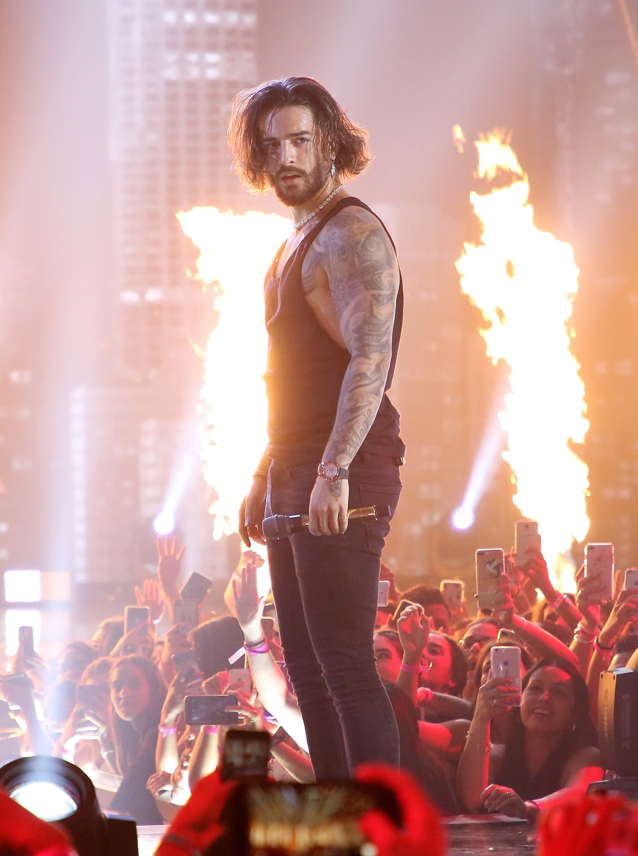 El colombiano no pierde ocasión de mostrar en el escenario algunos de sus tatuajes.