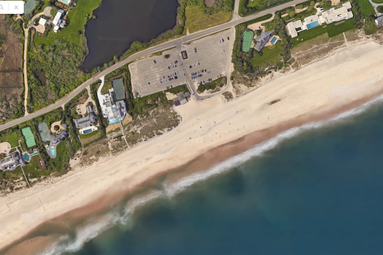 <b>Puesto 2. Playa de Coopers, Nueva York</b>
<br>
<br>“Se encuentra al sur de Long Island, protegida de las corrientes frías corrientes cerca del pueblo de Southampton”, dice Leatherman. “Tiene cientos de metros de ancho y está hecha de arena granulada de cuarzo blanco. También encontrará un snack bar que sirve almuerzos y bebidas”, agregó.
<br>