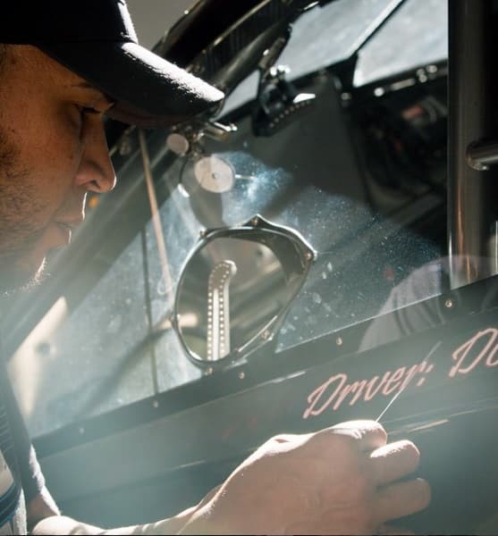 Don Omar sí que sabe correr riesgos, y por qué no también en las pistas...