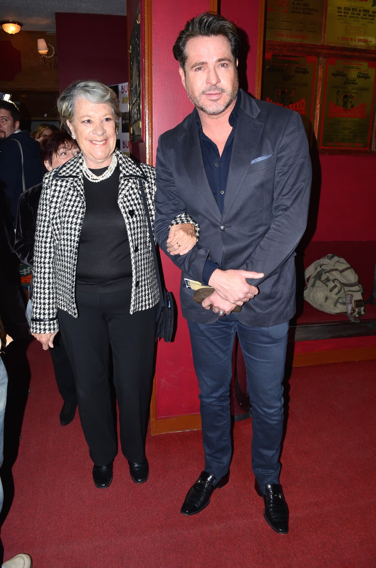 A pesar de que ha estado alejado de la televisión, 
<b>Víctor</b> continúa su carrera como actor. ¿A cuál de estos galanes extrañas más?