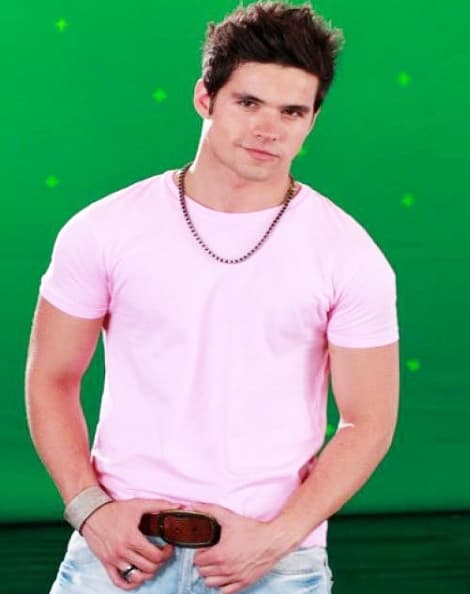 En 'Lola, Érase Una Vez' interpretó a 'Adrián' pero su gran oportunidad llegó en el 2009 con 'Atrévete a Soñar'.