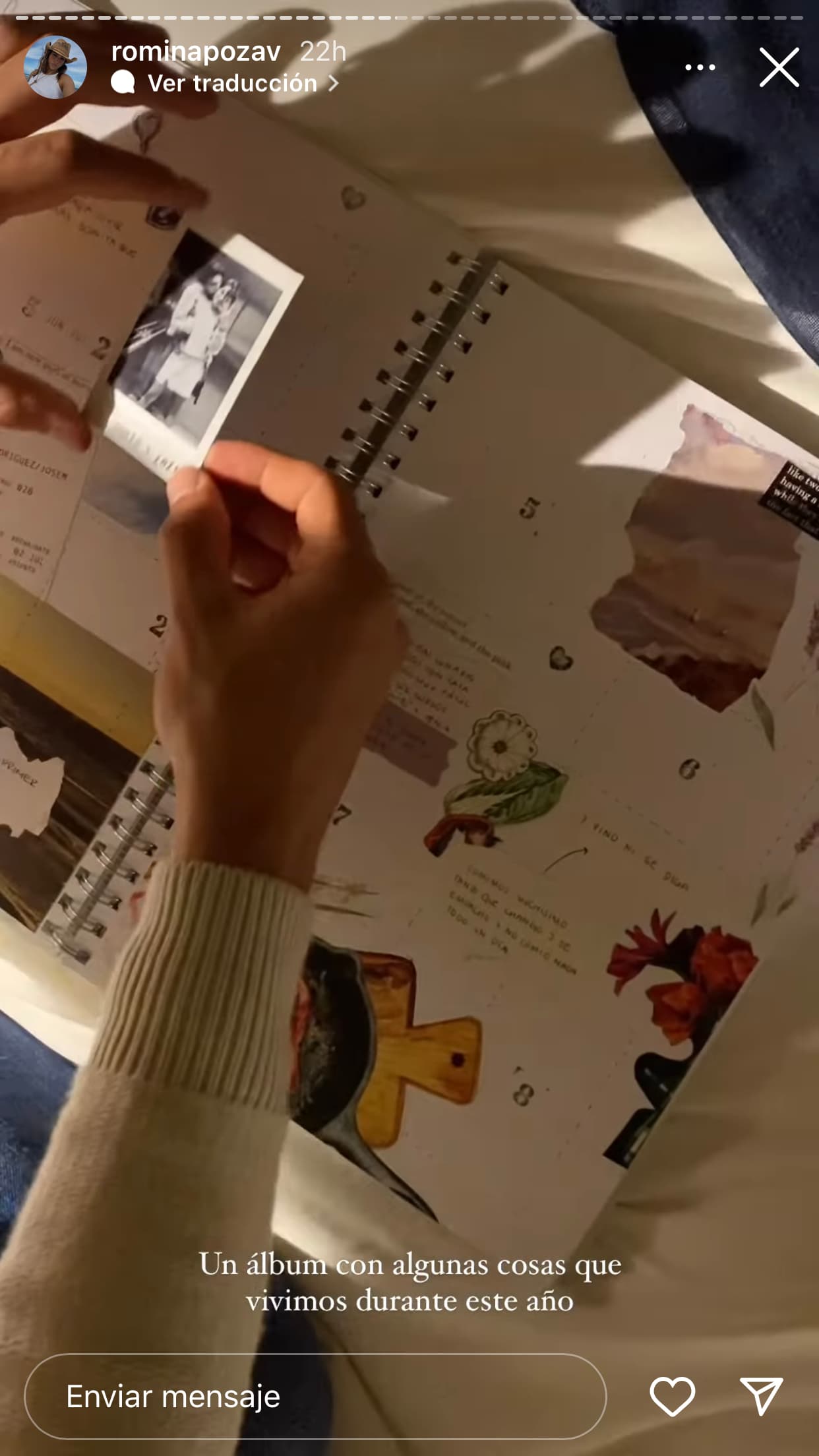 Otra parte del regalo fue un álbum en el que organizaron los recuerdos que vivieron durante sus primeros 12 meses de romance.