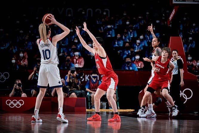 Ese acuerdo laboral aumentó los salarios de toda la liga y aseguró el pago completo por licencia de maternidad.