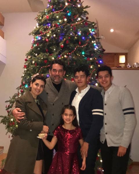 Además, son casi igual de altos que el actor veracruzano.