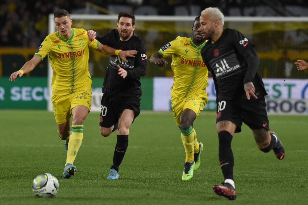 Nantes logra anotarle tres goles al PSG antes del medio tiempo, para en el segundo tiempo asegurar su ventaja y terminar venciendo 3-1 a los líderes de la Ligue 1.