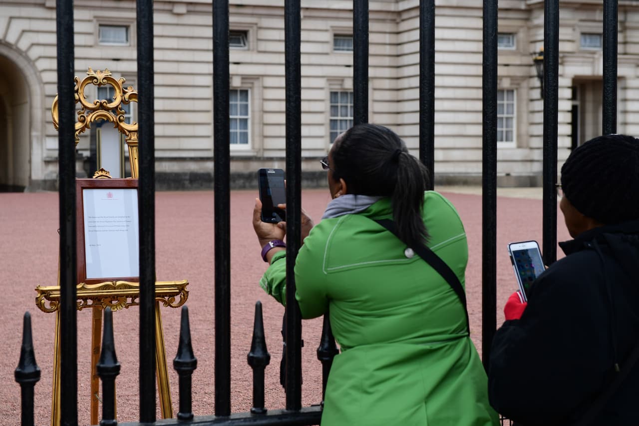 Para muchos ciudadanos, tener una foto del anuncio era un recuerdo necesario.