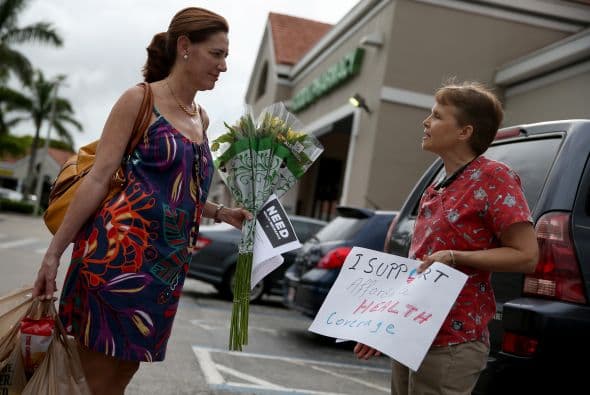 Muchos de los navegadores pertenecen a grupos no gubernamentales cuyo propósito es instruir al público sobre las opciones del plan de salud.