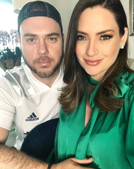 La presentadora ha compartido cada detalle importante de
<b><a href="https://www.univision.com/famosos/el-que-dude-de-dios-y-sus-milagros-vea-esta-foto-michelle-galvan-presenta-a-megan-la-hija-por-la-que-tanto-lucho-fotos" target="_blank">su camino para convertirse en mamá</a></b> y en esta ocasión publicó una fotografía inédita.