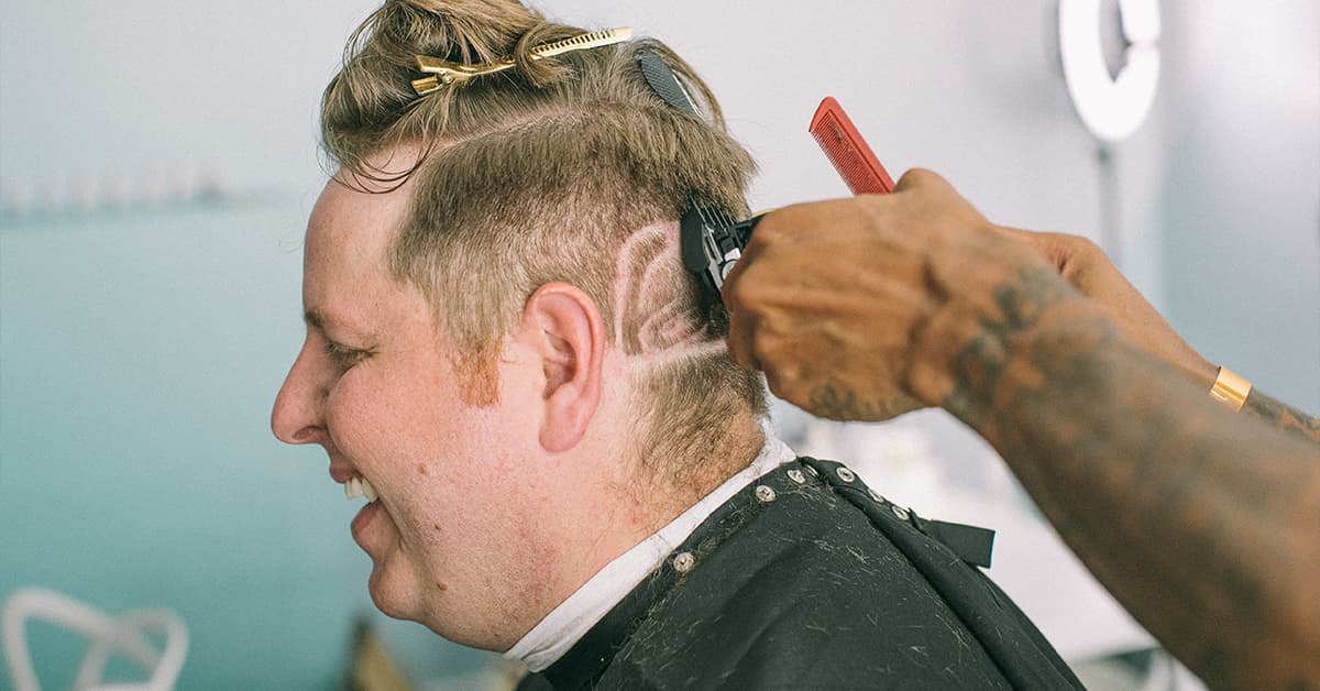 ¿Salón o barbería? También tendrás los servicios sin salir del hotel.