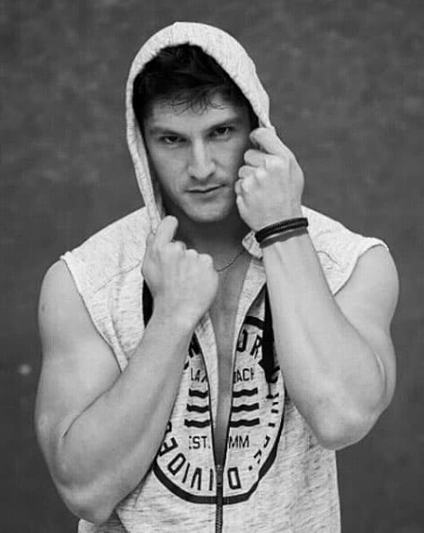 Este galán es Francisco Pizaña, seguro te robará el corazón con su personaje en "Yago".