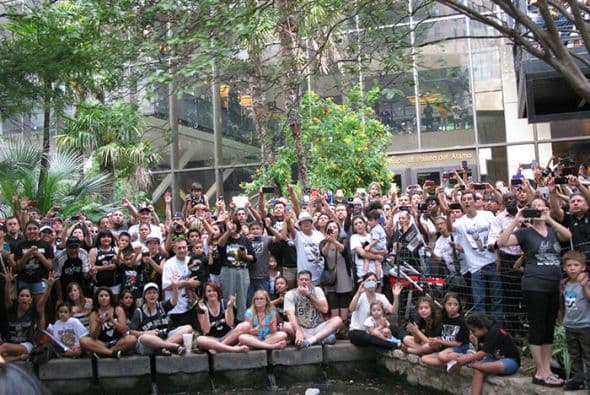 Photos: Spurs Championship Parade 2014 Barges
