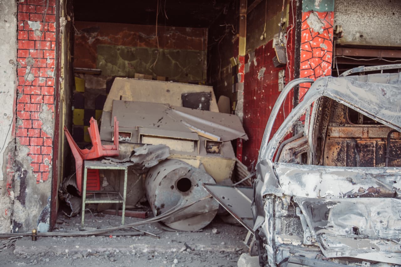 “Un oficial de las Fuerzas Especiales nos enseñó un carro bomba de ISIS utilizado para ataques suicidas. Son pequeños autos asiáticos blindados que llevan hasta los sitios donde los explotan”, aseguró Argueta.