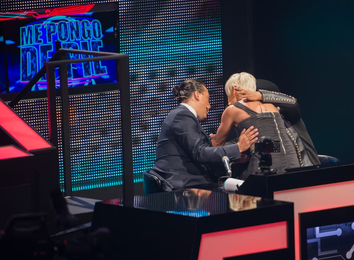 A pesar de la presión, capitanes, competidores y jueces tratan de relajarse cuando están fuera del aire, a veces se portan bien y otras tantas un poco mal, pero el chiste es pasarla bien. ¡Miren qué pasa detrás de cámaras!