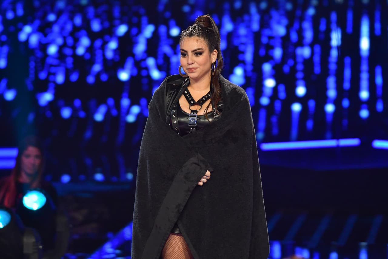 Olga Tañón fue la primera en reconocer lo difícil que debió haber sido cantar bajo el agua; sin embargo, le recordó que la participante que "no lo de con todo, se va a quedar atrás". Natti también fue muy puntual cuando le recordó que los jueces están "evaluando absolutamente todo. Hay que tener exagerado cuidado con el tiempo y siento que alguito de la letra también se te olvidó".
