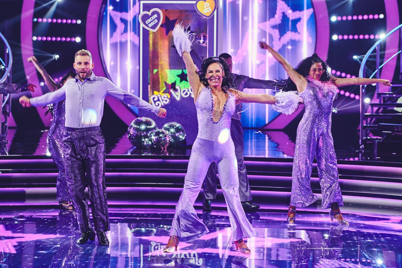 Con un número de música disco, Lis hizo una triunfal actuación, la cual fue muy aplaudida por los jueces y el público.
<br>
<br>