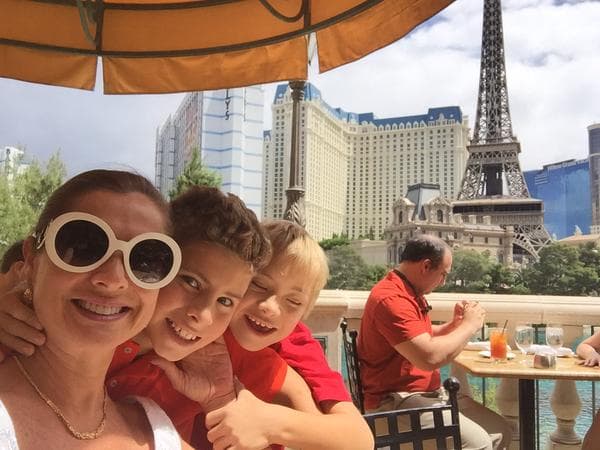 ¡Qué lindas imágenes! No nos cabe duda que estas mamás, además de ser unas bellezas, están locas por sus niños