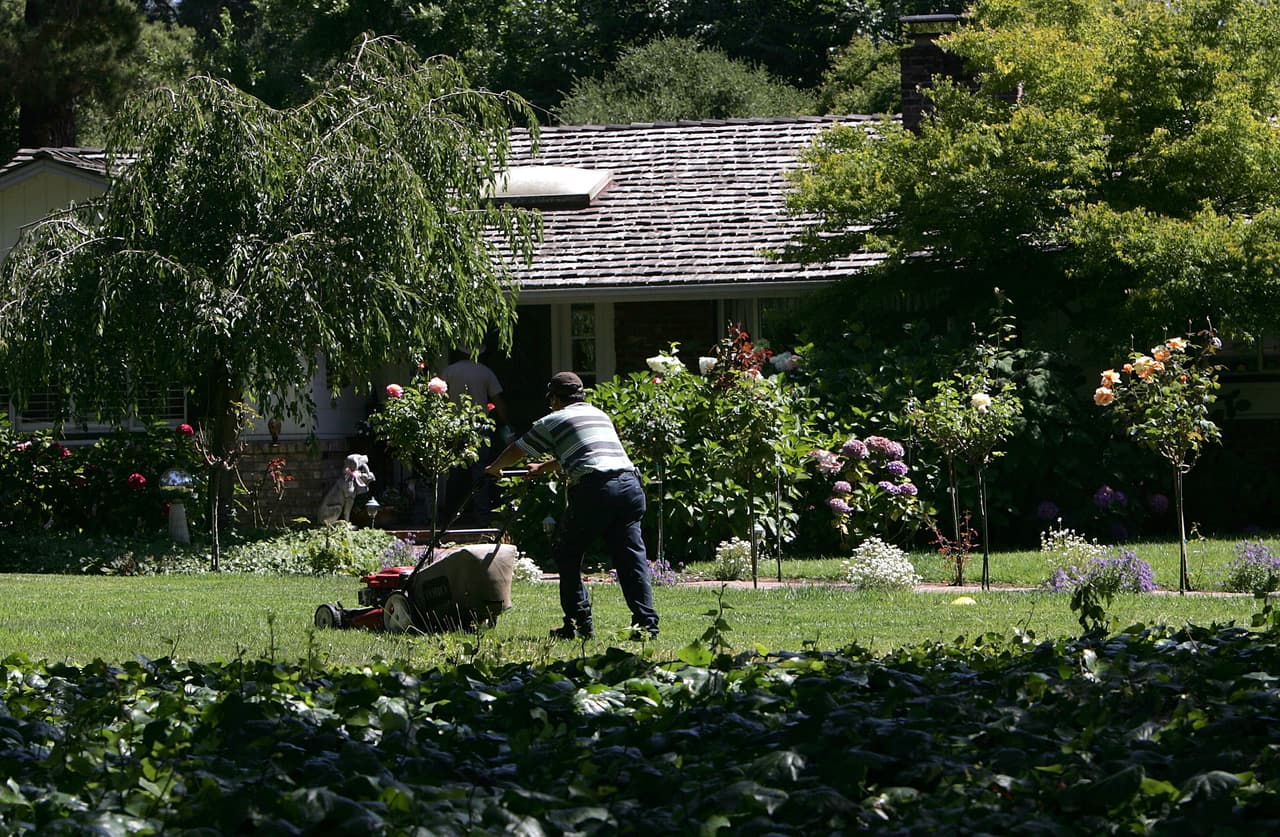 Limitarán horarios para podar el pasto en Decatur, estos son las reglas a partir del 1 de julio