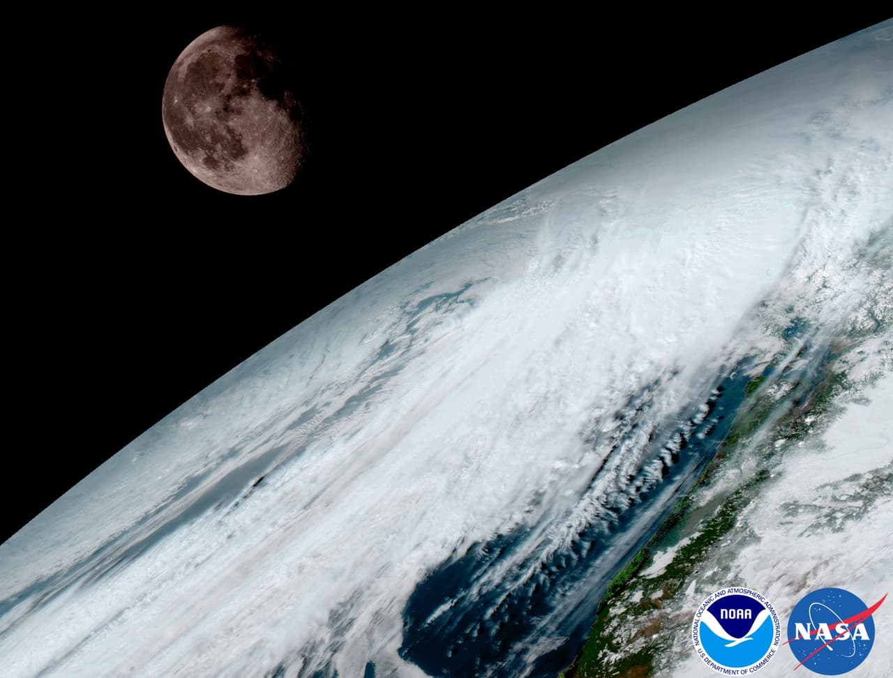 Al igual que los satélites GOES anteriores, el GOES-16 usará el satélite de la Tierra para su calibración. El 15 de enero, el GOES-16 capturó esta vista de la luna con la Tierra.