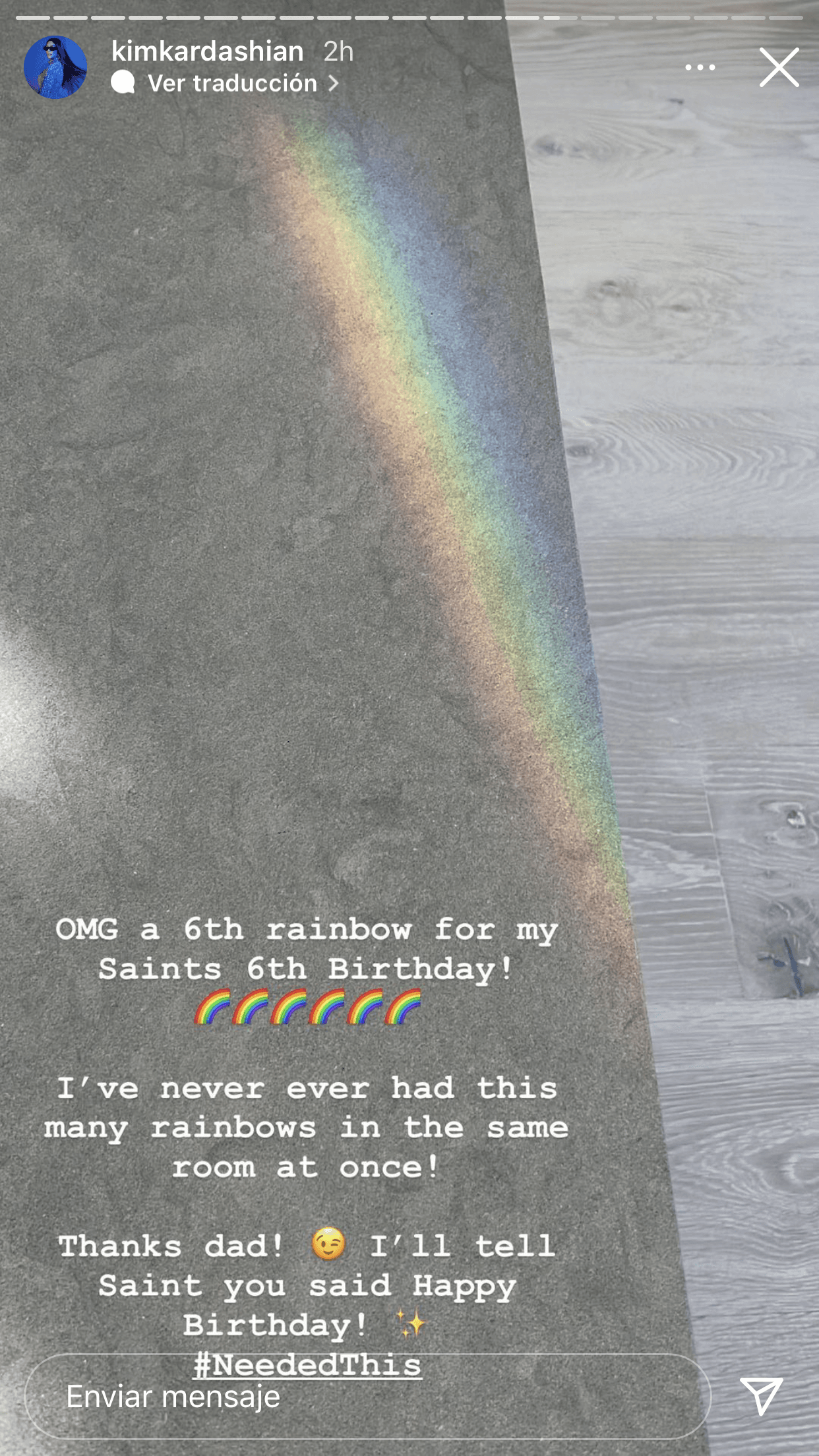 Sin embargo, el asombro no acabó ahí: "¡OMG, un sexto arcoíris para el cumpleaños de mi Saint!
<b> Nunca había tenido tantos arcoíris</b> en el mismo techo a la vez". 
<br>