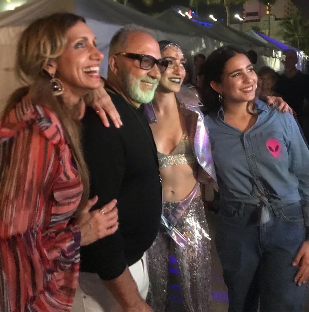 "Todos juntos apoyándonos en nuestras aventuras. Lo más importante en la vida la familia", escribió la Flaca en otra de sus publicaciones.