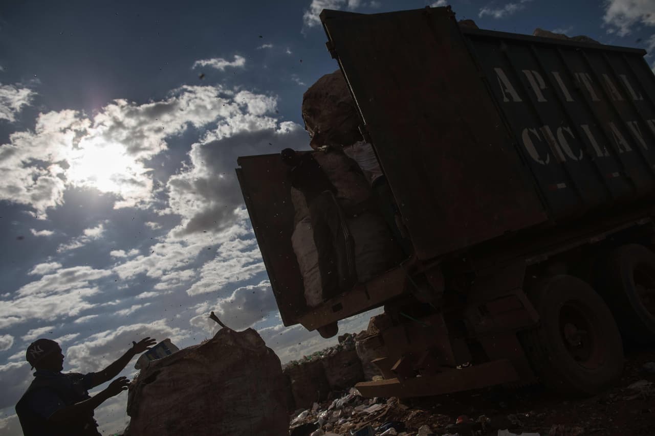 Dos días después de que se celebrara la boda, el basurero cerró sus puertas después de 60 años de actividad.