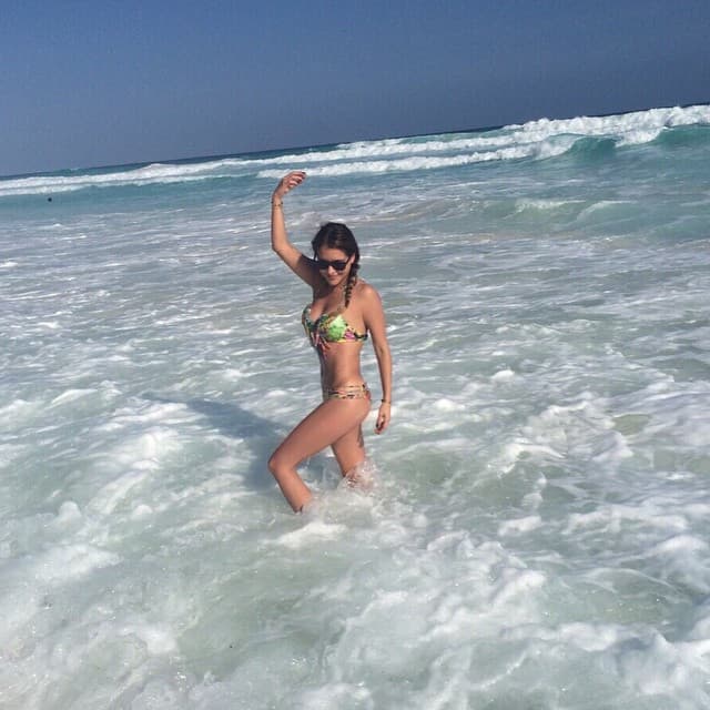 ¡Ufff! Como ya viste, tiene unas curvas de impacto.