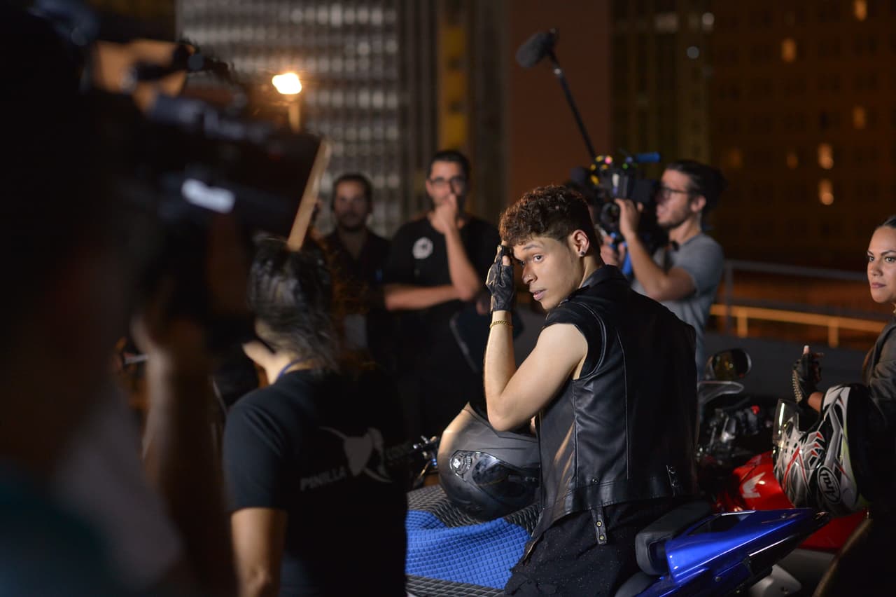 Jorge, Kevin, Garmandy, Aimeé, Megamy y April superaron los obstáculos que se presentaron en los ensayos y en la grabación del videoclip de "Rebelde". El resultado final fue un vídeo con fuerza y mucha pasión.