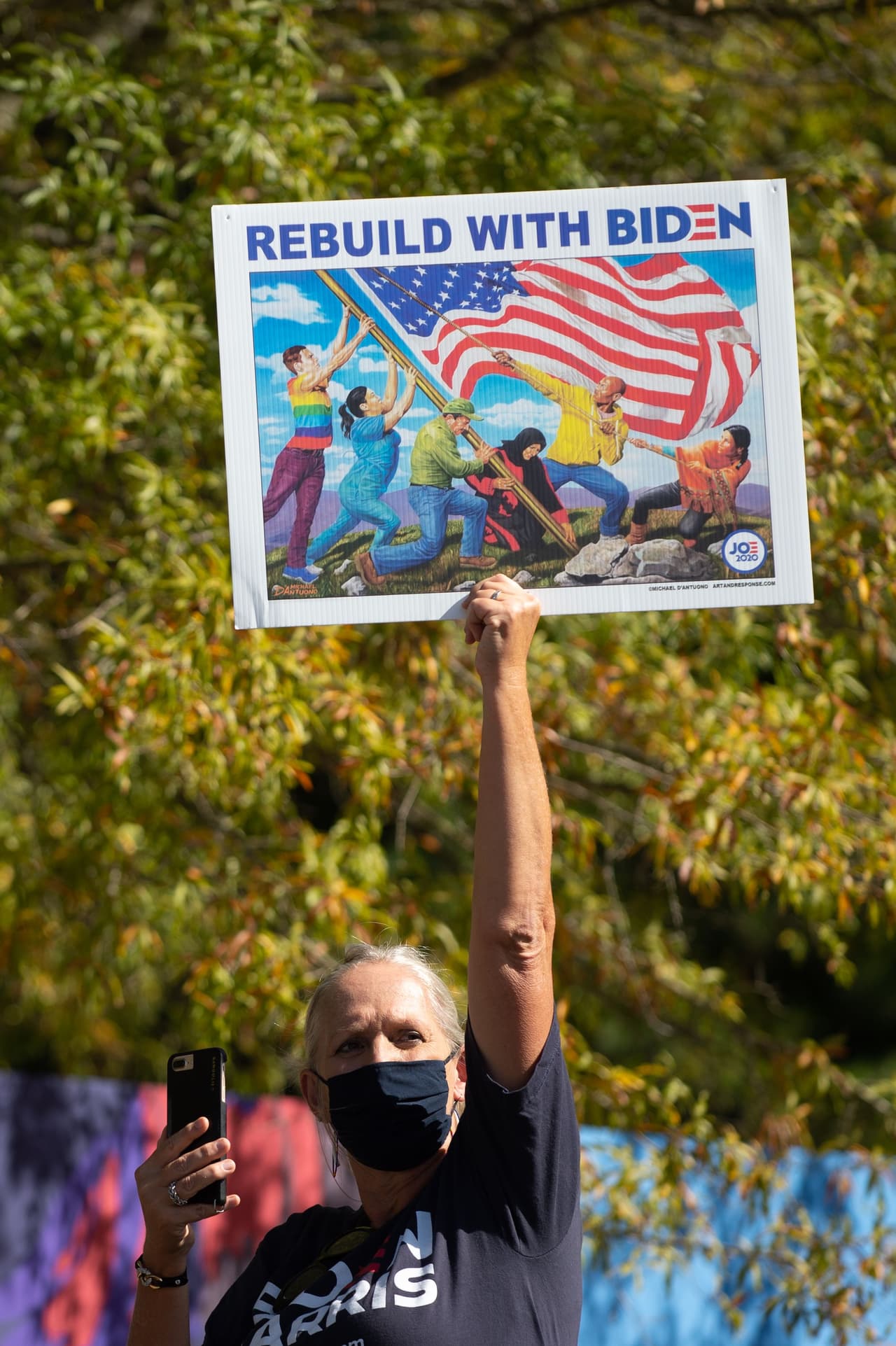 Además de la polémica relacionada a la respuesta de la pandemia, el exvicepresidente reconoció la importancia de la diversidad étnica en la ciudad de Durham, la tercera localidad de Carolina del Norte con más hispanos (aprox. 43,000 habitantes latinos).