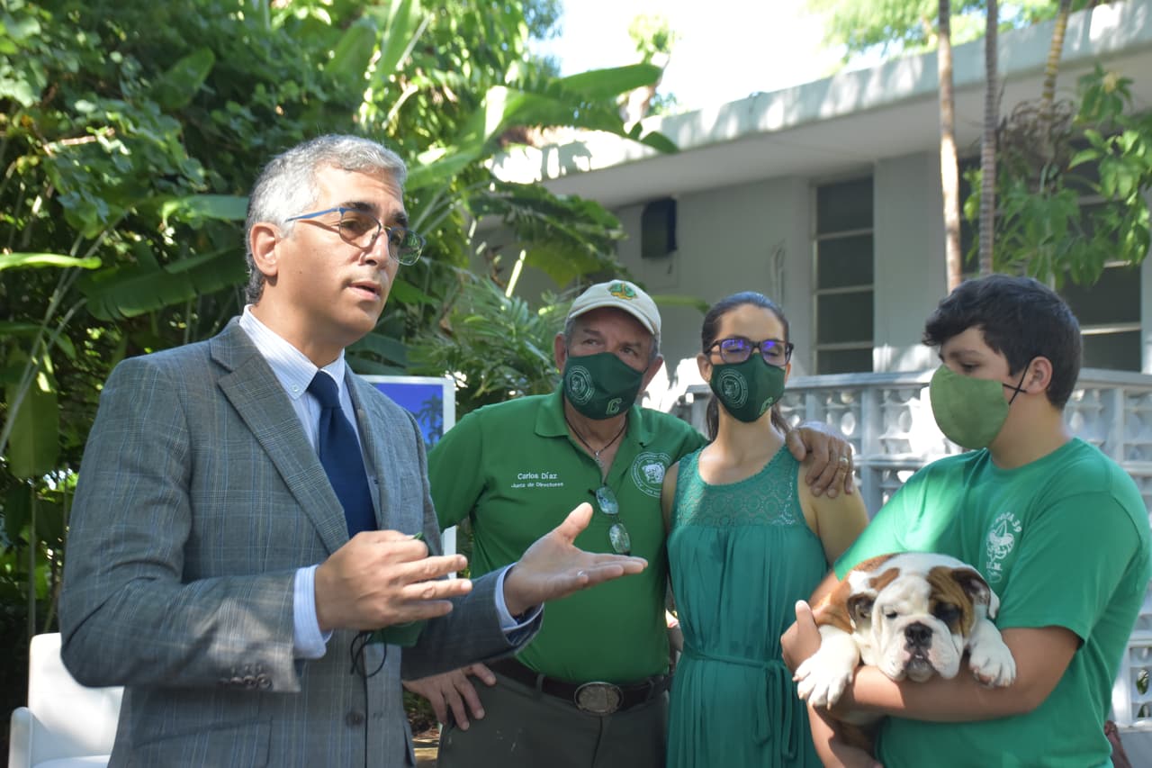 "La presencia de la mascota colegial es parte de nuestra identidad y tradiciones, con la cual buscamos fomentar el cuidado animal, la sensibilidad y la empatía entre nuestra comunidad universitaria, como parte de nuestra responsabilidad comunitaria”, indicó Jorge Haddock, presidente de la UPR.